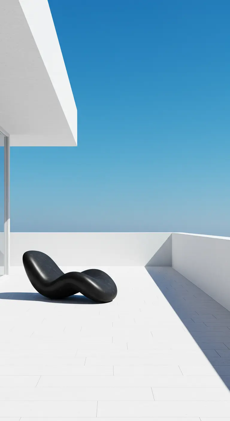 Una única tumbona negra y curvilínea en una vasta terraza completamente blanca bajo un cielo azul.