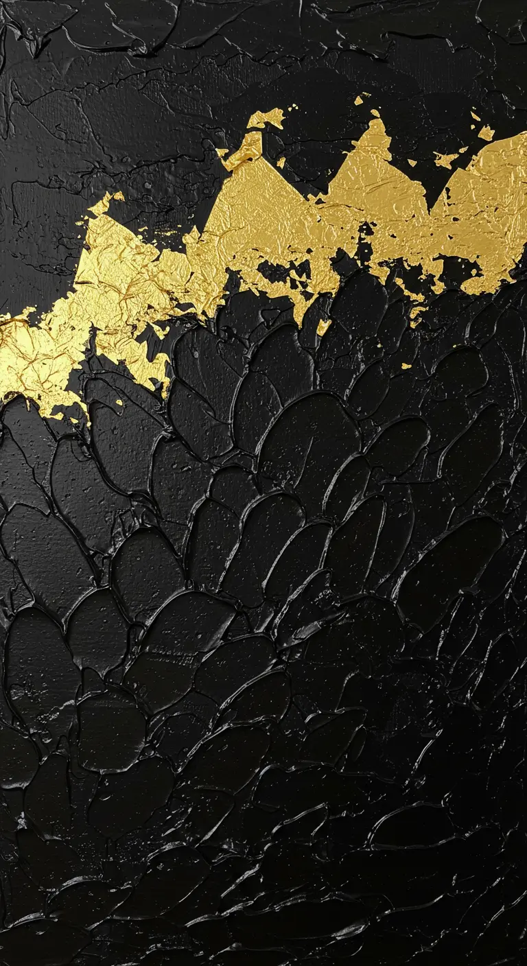 Primer plano de un cuadro abstracto negro con textura y pan de oro