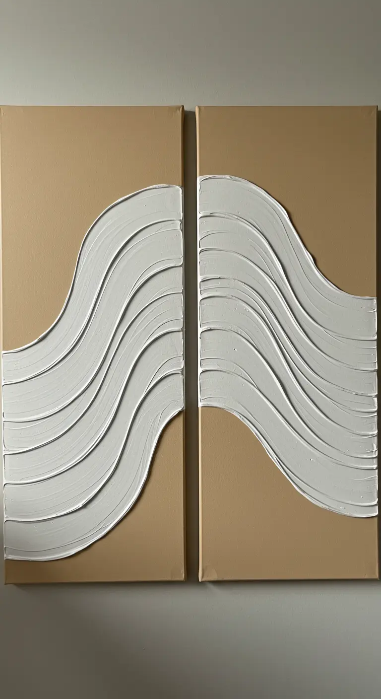 Díptico de cuadros con fondo camel y ondas blancas en relieve
