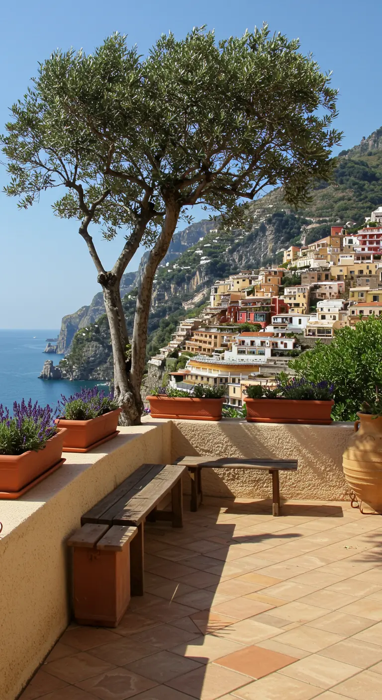 Terraza con vistas a la costa de Amalfi, con un banco de madera rústico y un olivo.